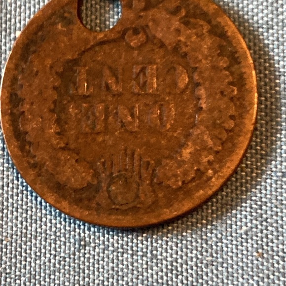 1906 Indian penny with hole in it Someone put a hole in it for a necklace - Picture 2 of 2